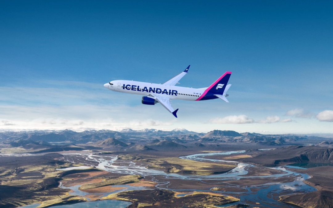 vliegtuig van Icelandair boven IJsland